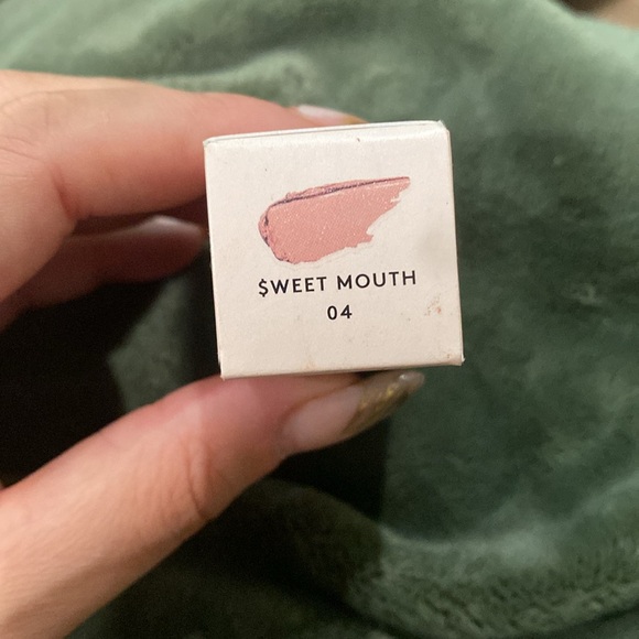 Fenty Beauty Gloss Bomb BRAND NEW in shade: SWEET MOUTH - Picture 3 of 5